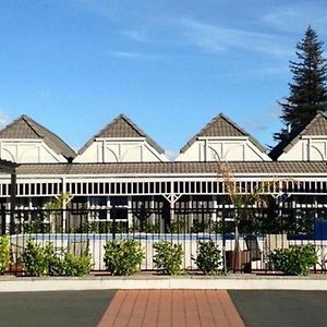 Lake Rotorua Hotel